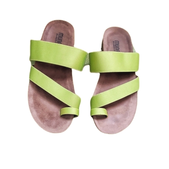 Munro Spring green comfort sandals.